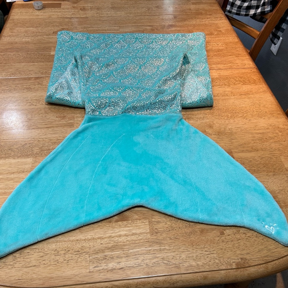 Justice mermaid tale blanket